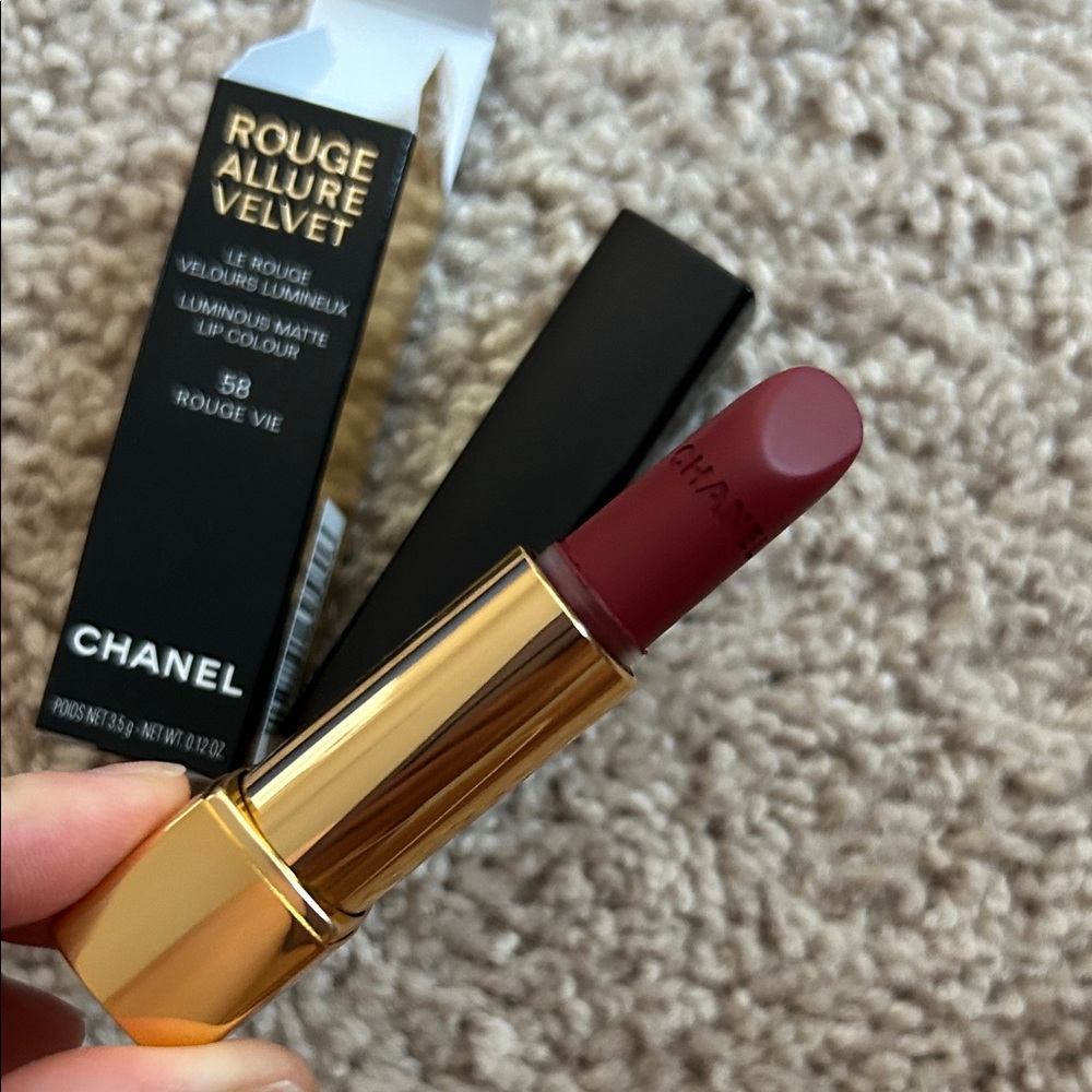 CHANEL Rouge Allure Velvet Lipstick 58 Rouge Vie